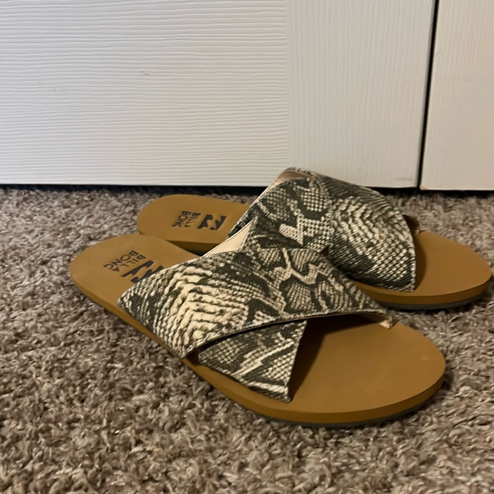 NWOT Billabong sandals